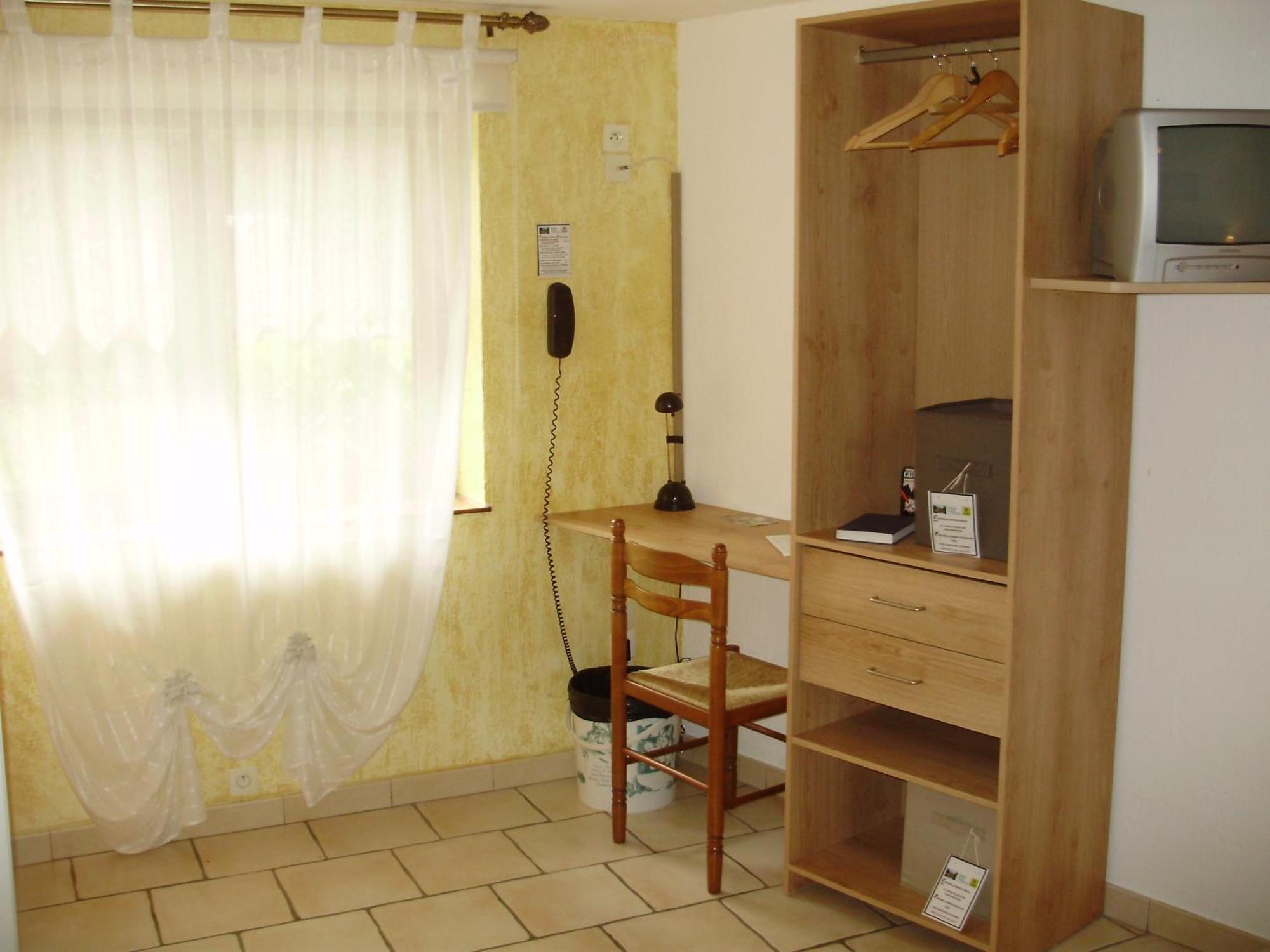 Auberge Du Bord Des Eaux - Demi-Pension Assuree Sur Reservation Saint-Amand-les-Eaux Zewnętrze zdjęcie
